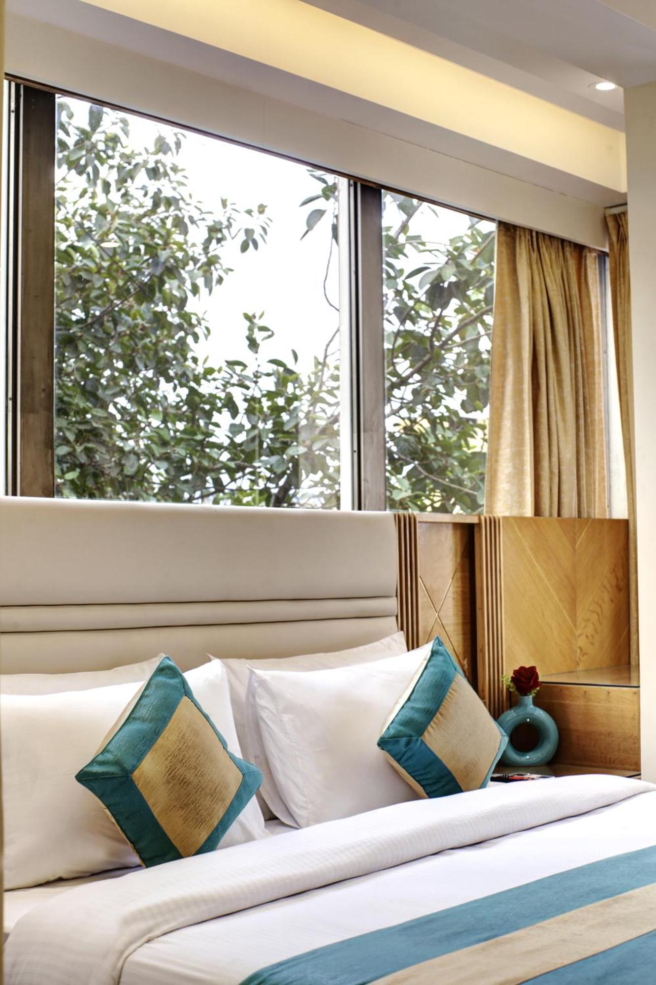 Hotel Krishna Plaza 'New Delhi' - By M S Hospitality Exterior photo