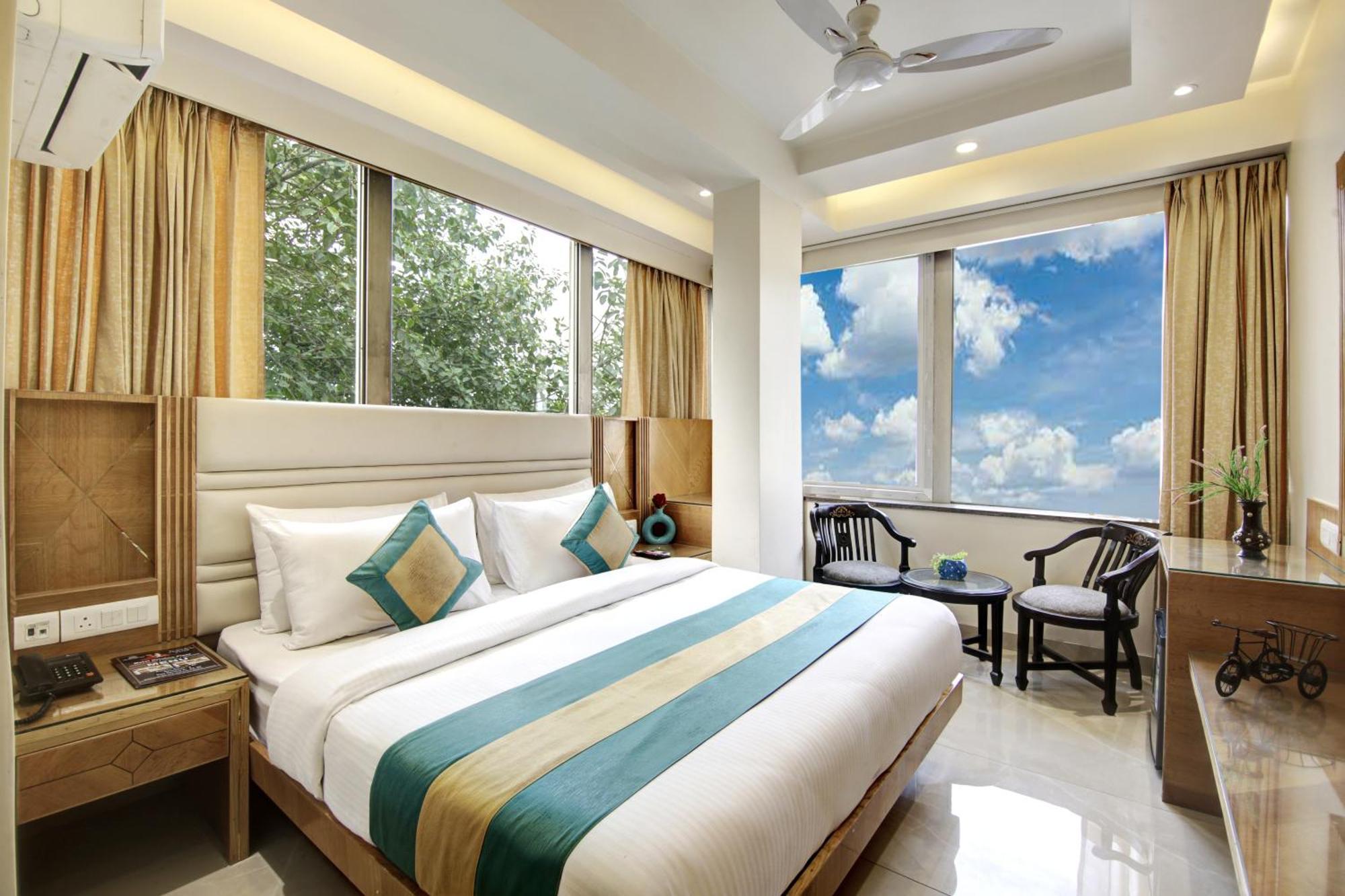 Hotel Krishna Plaza 'New Delhi' - By M S Hospitality Exterior photo