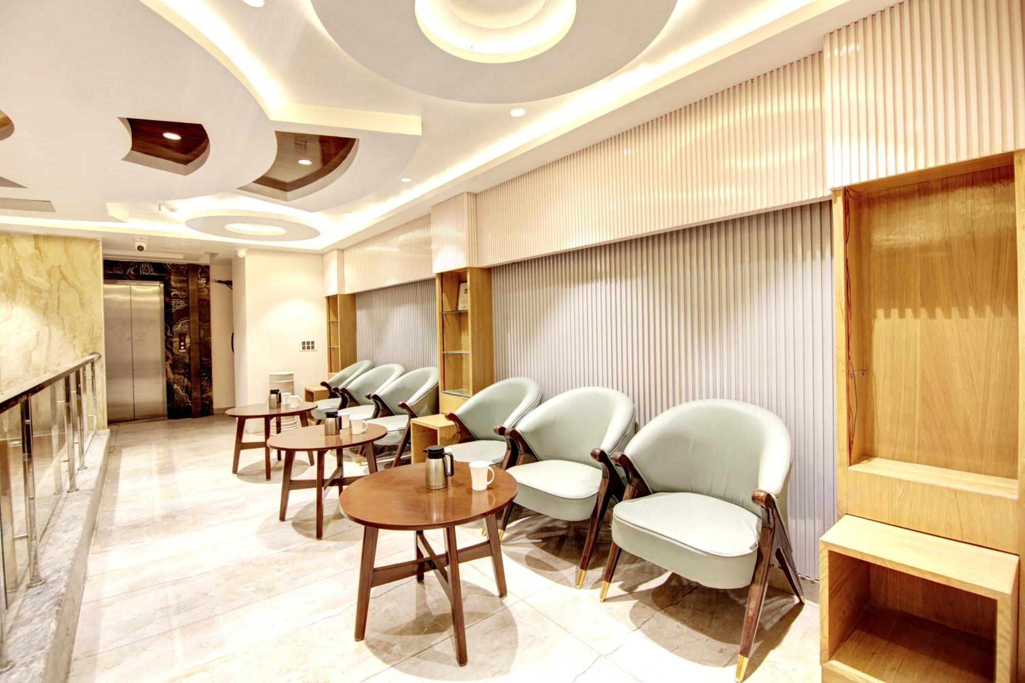 Hotel Krishna Plaza 'New Delhi' - By M S Hospitality Exterior photo