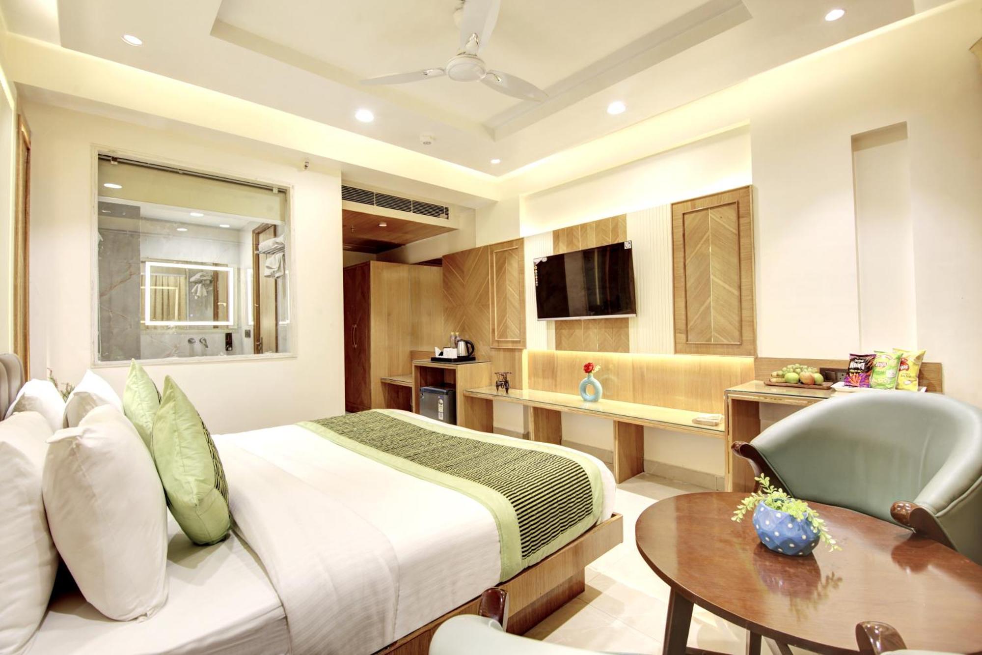 Hotel Krishna Plaza 'New Delhi' - By M S Hospitality Exterior photo