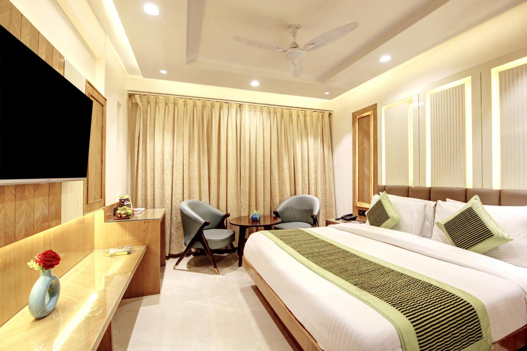 Hotel Krishna Plaza 'New Delhi' - By M S Hospitality Exterior photo