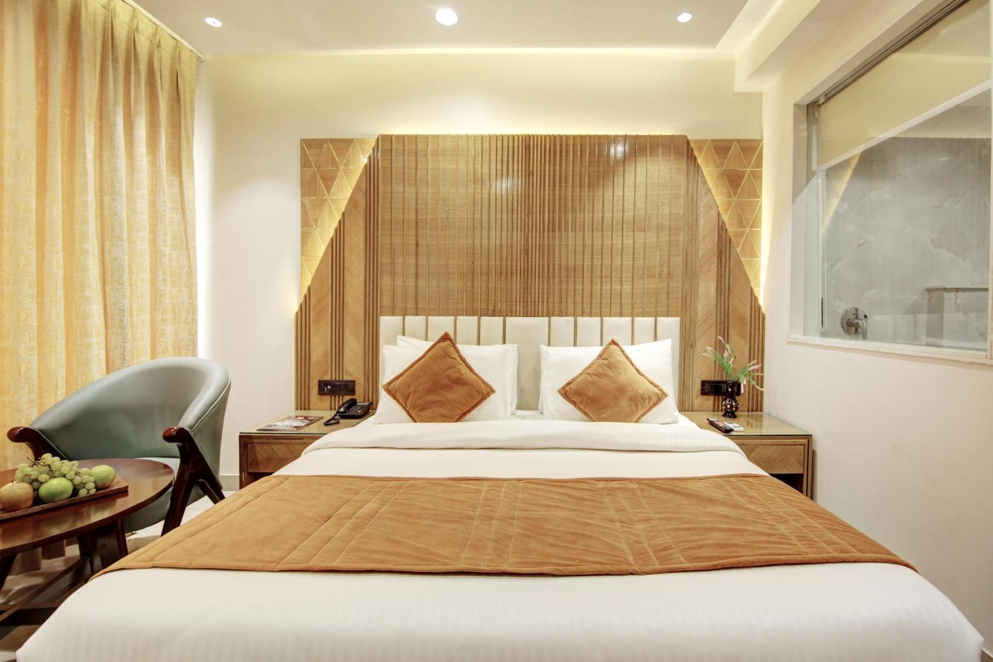 Hotel Krishna Plaza 'New Delhi' - By M S Hospitality Exterior photo